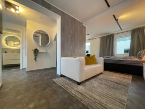 Gleis 12 , kontaktloser 24-7-Check In, barrierefrei ,Smart TV, W-LAN, Parkplatz kostenlos